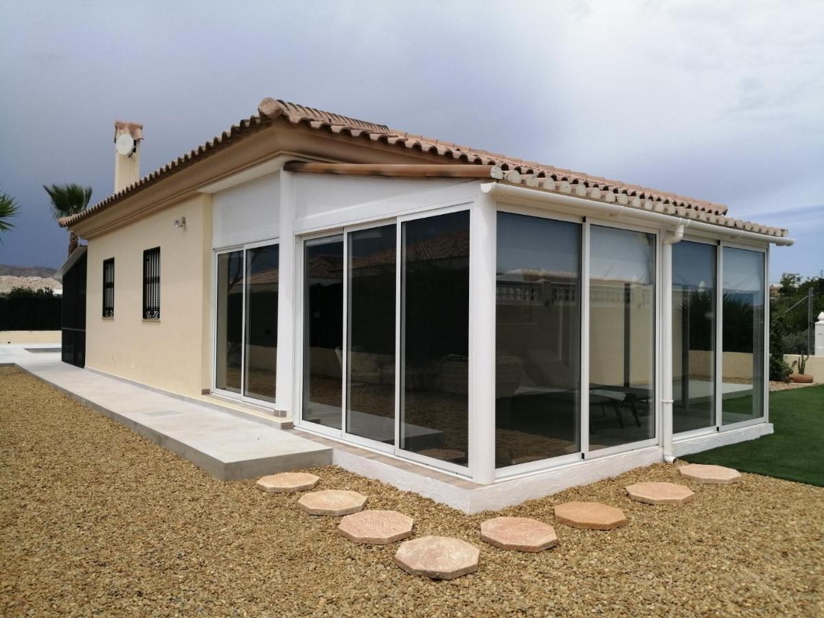 Villa Los Castos Immaculate 2-Bed Villa Арболеас Экстерьер фото