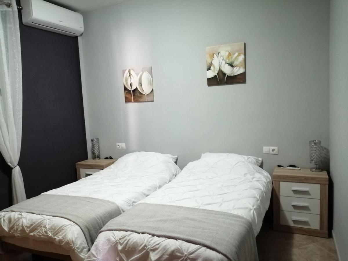 Villa Los Castos Immaculate 2-Bed Villa Арболеас Экстерьер фото