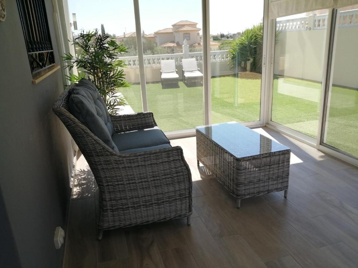 Villa Los Castos Immaculate 2-Bed Villa Арболеас Экстерьер фото