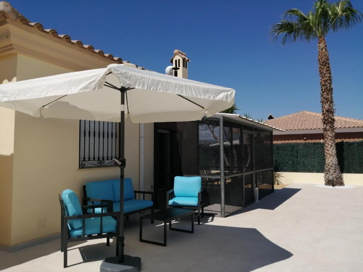 Villa Los Castos Immaculate 2-Bed Villa Арболеас Экстерьер фото
